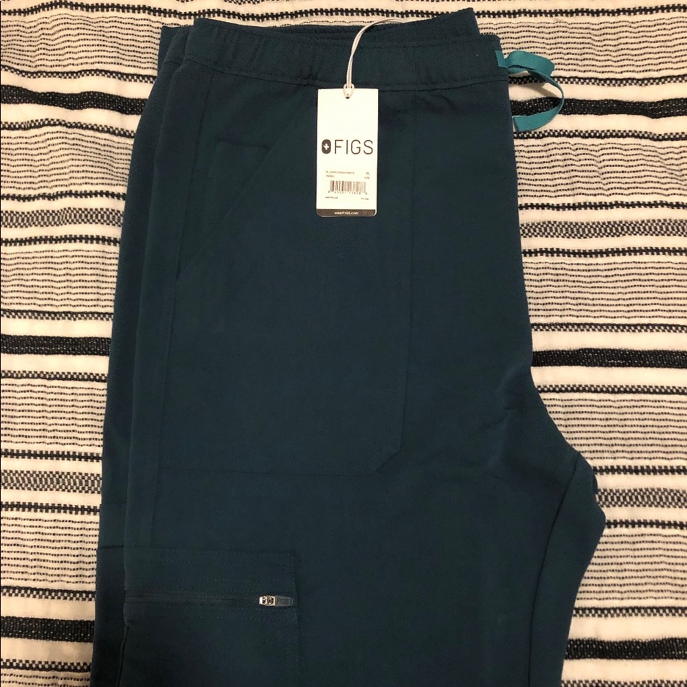 FIGS NWT Men’s Cargo Pant